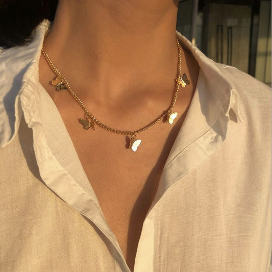 Collier à pendentifs en forme d'inséparables